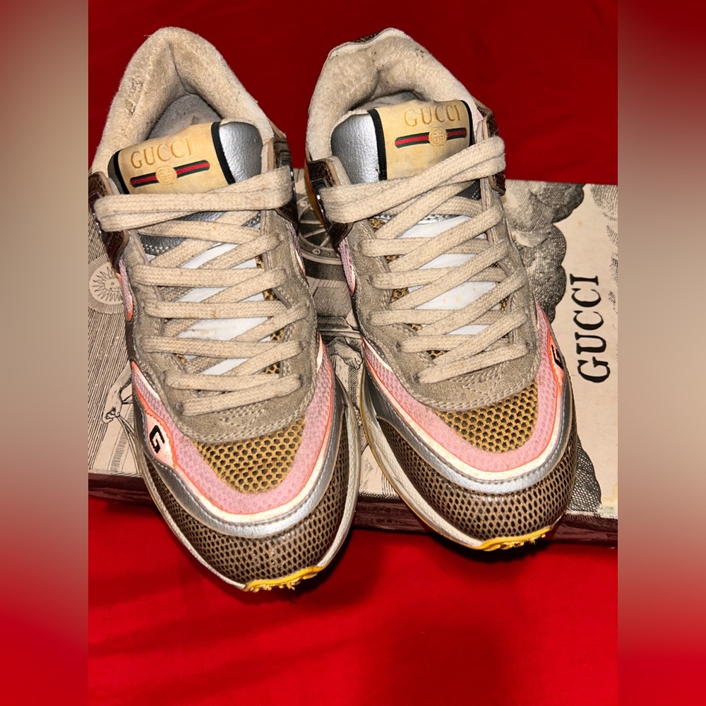Gucci ultra pace women’s size 38.5( 8.5)